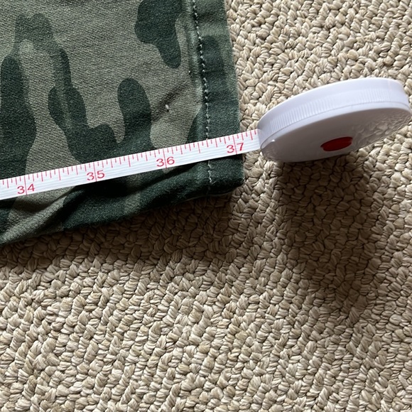 Camo Universal Thread straight leg jeans - Picture 6 of 8